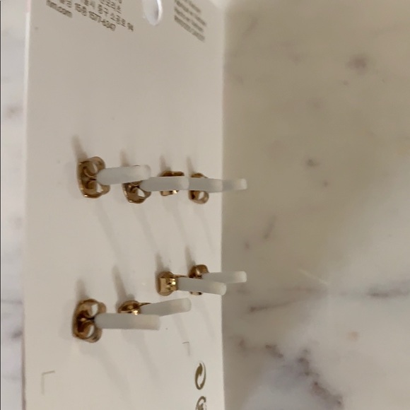 NEW H&M Holiday Earrings!🎄🎄🎄 - Picture 4 of 4